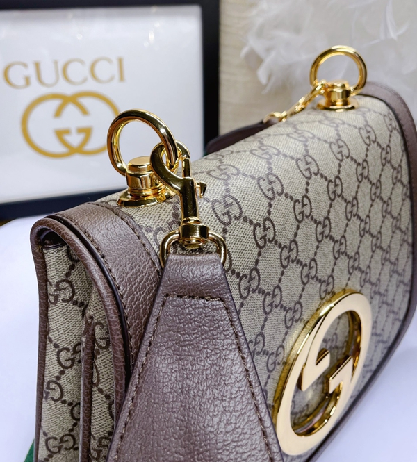 激安グッチバッグコピー側面デザイン